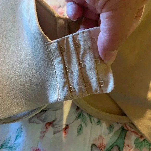 Cacique Womenβs Tan Bra Size 38DDD - Picture 4 of 16